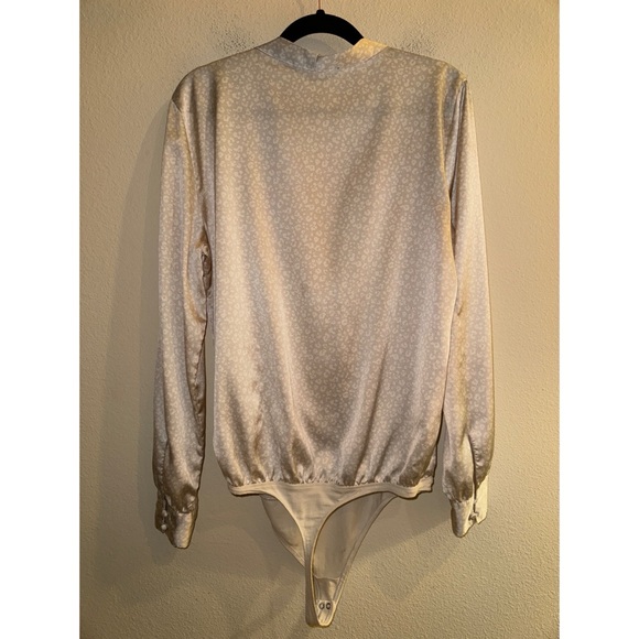 Abercrombie & Fitch Satin Cream Leopard Print Bodysuit‎ Size Large - Picture 2 of 6